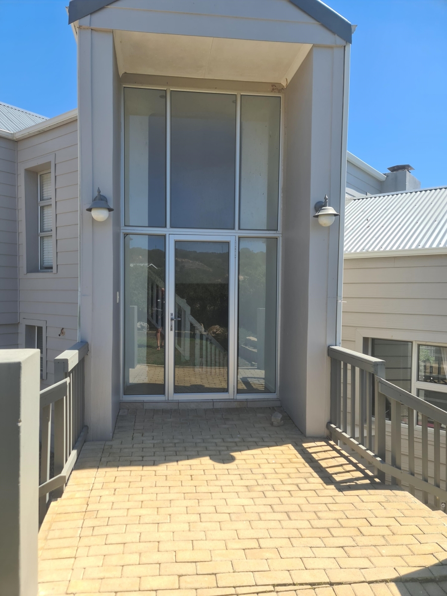 To Let 4 Bedroom Property for Rent in Vleesbaai Western Cape